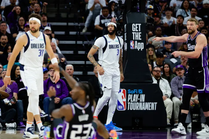 達拉斯小牛隊在生死戰中展現出驚人戰斗力，以120-106力克薩克拉門托國王隊，成功晉級入圍賽最后一輪。