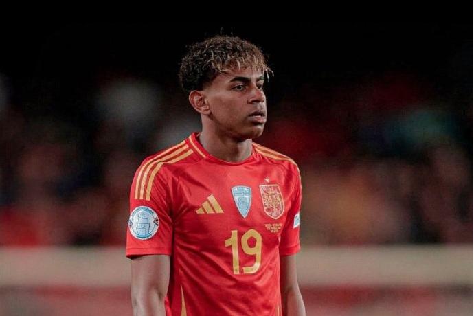 巨星格局！17歲亞馬爾向全隊宣布：只要法蒂在，我不穿10號