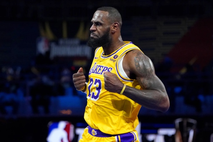 詹姆斯建議年輕球員打磨技術(shù):基礎(chǔ)決定上限,努力鑄就未來 詹姆斯建議年輕球員打磨技術(shù):基礎(chǔ)決定上限,努力鑄就未來