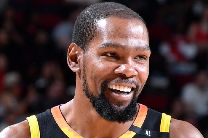 杜蘭特最早將在下周被太陽交易,多隊展開激烈爭奪 杜蘭特最早將在下周被太陽交易,多隊展開激烈爭奪