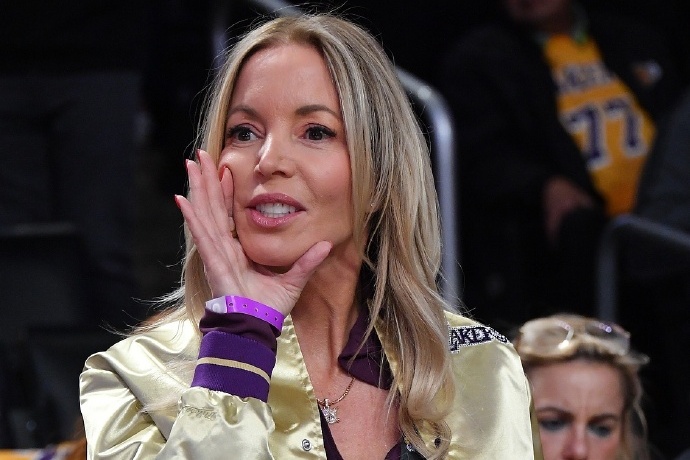 100 億美元!湖人賣隊!沃爾特接替巴斯成湖人新老板 100 億美元!湖人賣隊!沃爾特接替巴斯成湖人新老板