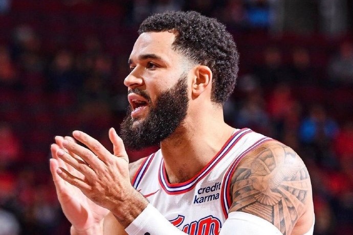 ?范弗利特降薪留守,火箭沖冠再添助力 ?范弗利特降薪留守,火箭沖冠再添助力