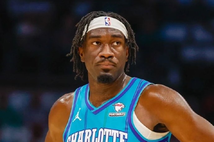 黃蜂交易馬威至太陽,收獲選秀權(quán)助力未來重建 ? 黃蜂交易馬威至太陽,收獲選秀權(quán)助力未來重建 ?