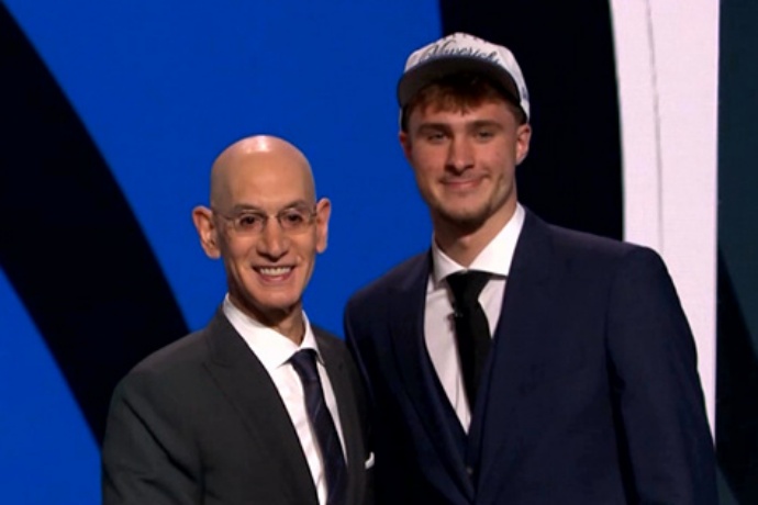 獨(dú)行俠用狀元簽選中庫珀·弗拉格:未來巨星的崛起 獨(dú)行俠用狀元簽選中庫珀·弗拉格:未來巨星的崛起