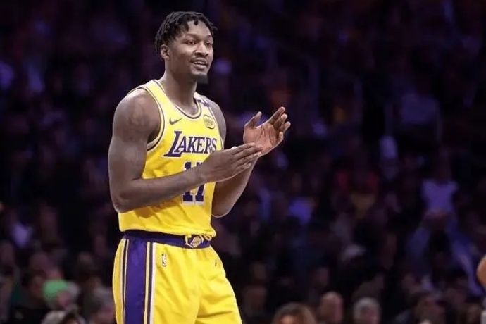 芬尼-史密斯4年5300萬美元加盟火箭,球隊鋒線實力大增 芬尼-史密斯4年5300萬美元加盟火箭,球隊鋒線實力大增