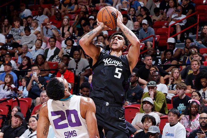 黃蜂斬獲隊史首個夏季聯賽冠軍,克努佩爾閃耀賽場 黃蜂斬獲隊史首個夏季聯賽冠軍,克努佩爾閃耀賽場