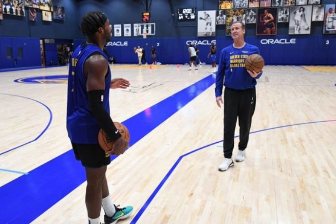 特里·斯托茨拒絕加入尼克斯教練組,選擇留任勇士首席助教 特里·斯托茨拒絕加入尼克斯教練組,選擇留任勇士首席助教